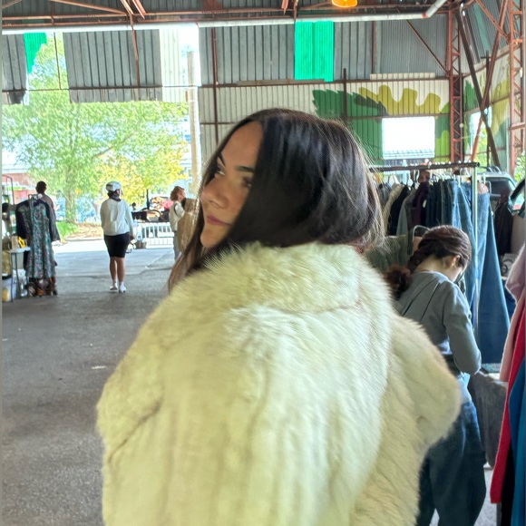 Meet your Posher, Stacy - Picture 2 of 5